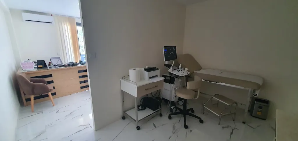 Suite d'Échographie & Salle d'Examen